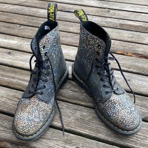 Dr. Martens Air Wair "with bouncing soles"  1460 IF66 in STINGRAY